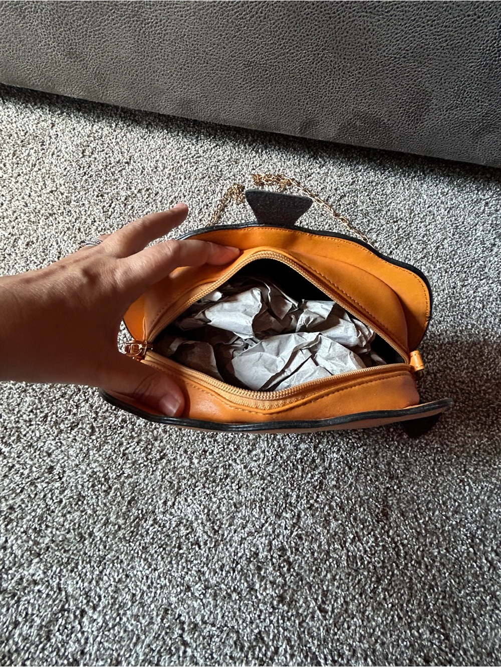 Jack-o-Lantern Crossbody Bag with bat charm - Picture 5 of 6